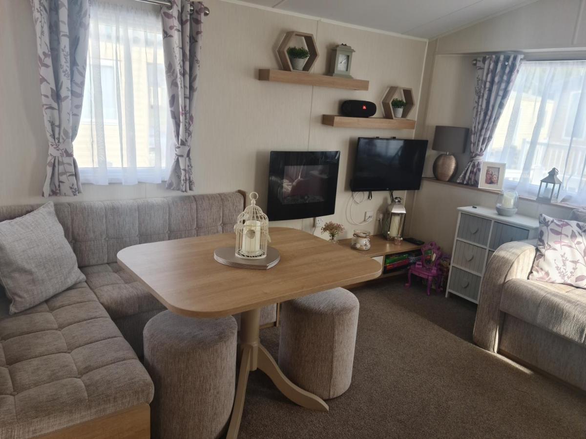 The Orchards Holiday Home Clacton-on-Sea Exterior photo